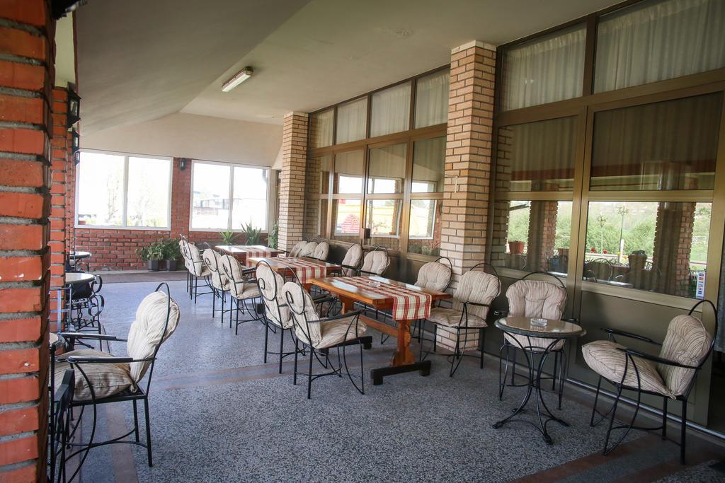 סמדרבו Guesthouse & Restaurant Tekovina מראה חיצוני תמונה